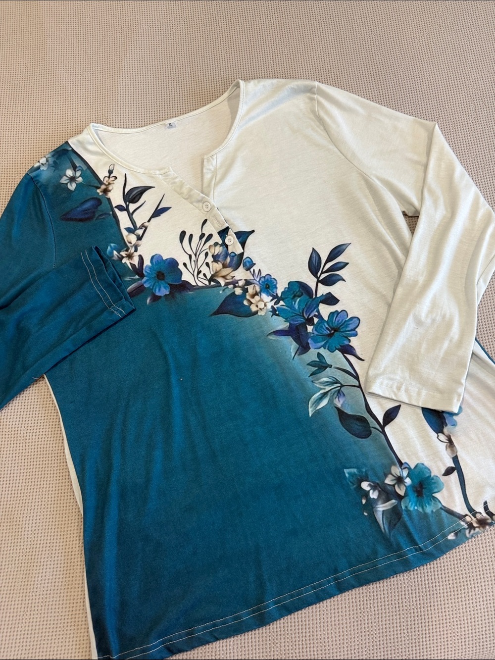 Women’s Teal Floral Long-Sleeve V-Neck Top